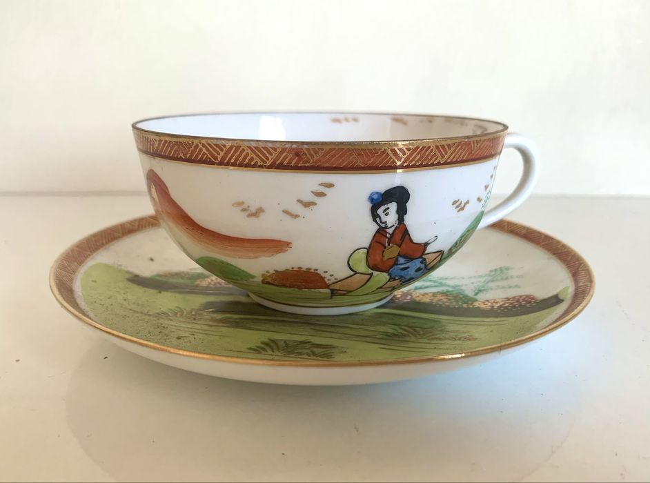 Chavena e pires de chá em porcelana oriental