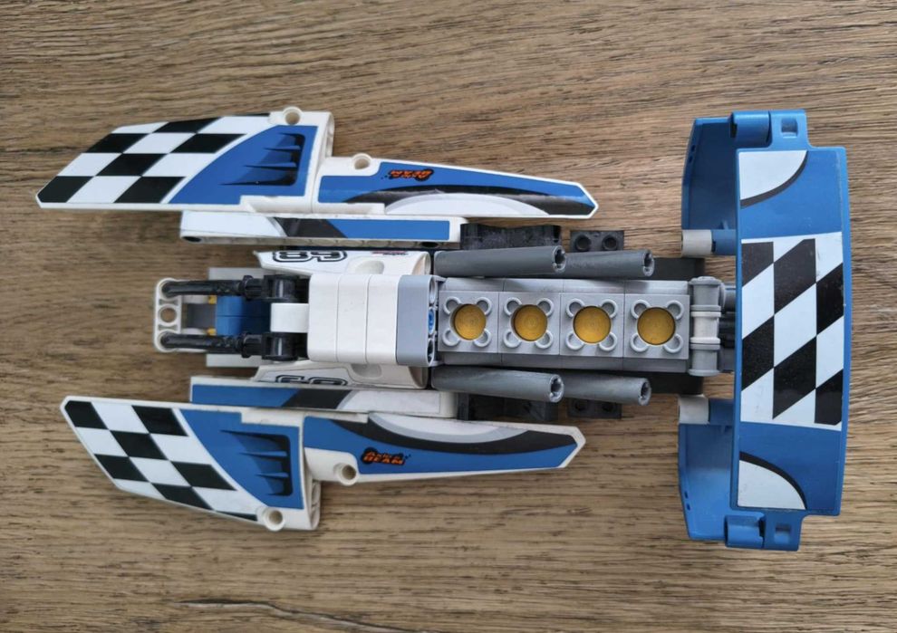 LEGO TECHNIC 42045 Wyścigowy Wodolot