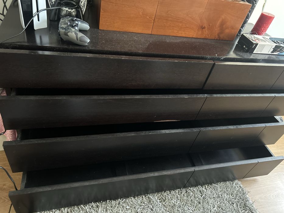Comoda com 5 gavetas não é do ikea