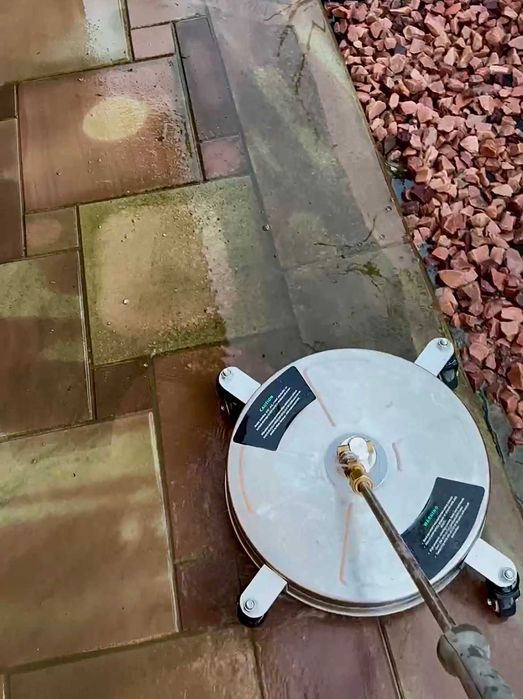 Мийка бруківки та огорож у Городку