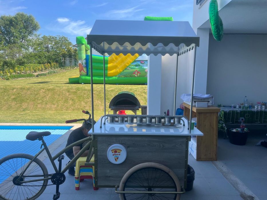 Crepes , gelados , pipocas , algodão doce , pizzas , cachorro quente