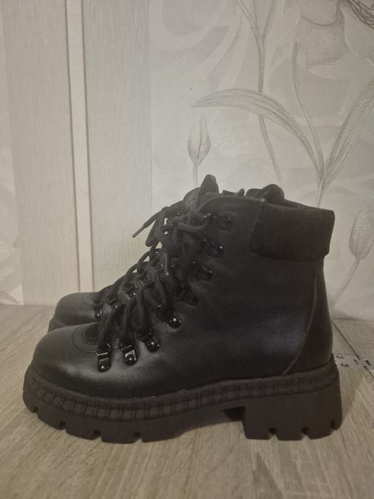 Нові черевики демісезонні 38