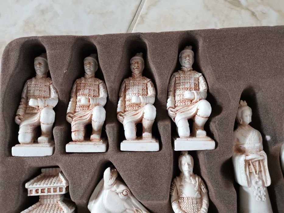 Szachy figurowe kolekcjonerskie Terakotowa Armia
