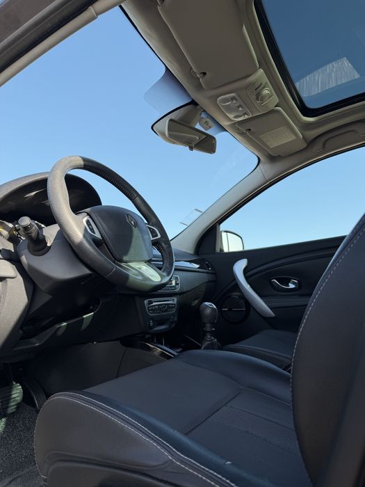 Renault Mégane Sport Tourer Bose Edition 1.5 dCi | Teto panorâmico | 2011