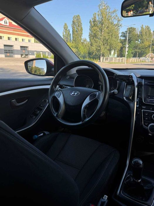 Hyundai i30 1.6 II покоління хетчбек червона хюндай