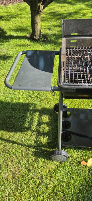 Grill węglowy z półeczkami używany + brykiet
