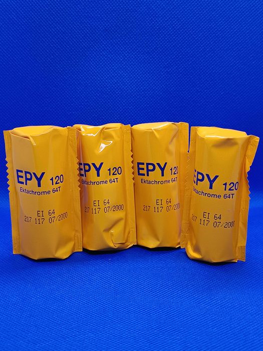 4 rolos fotográficos Kodak Ektachrome 64T (120)