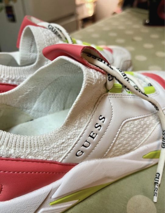 Ténis Guess 39 brancos, rosa e verde
