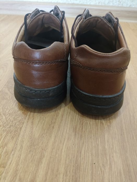 Продам черевики Clarks і мокасини Padders