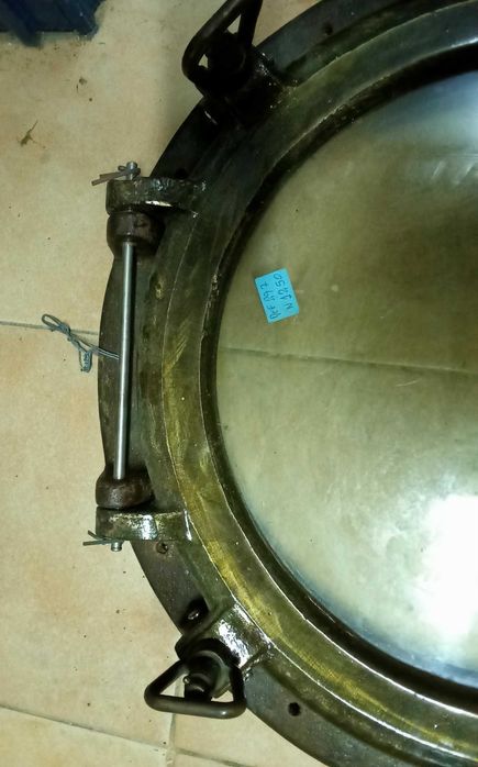 Vigia em ferro recuperada de antigo navio, Peça raríssima