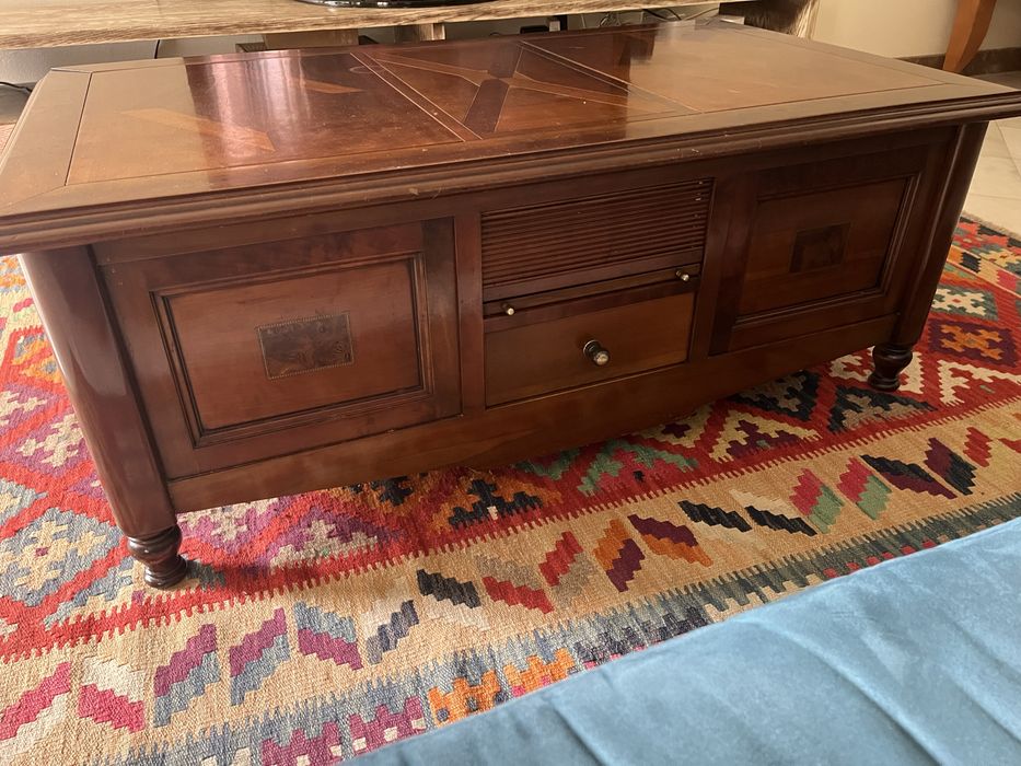 Mesa de sala em cerejeira