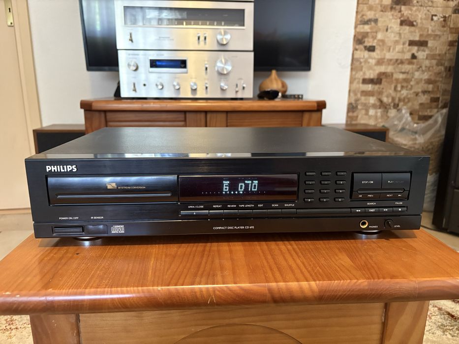 Leitor de CDs Philips CD 692