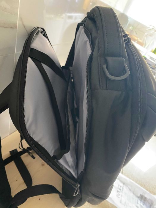 Mochila Mark Ryden impermeavel. Nova com etiqueta