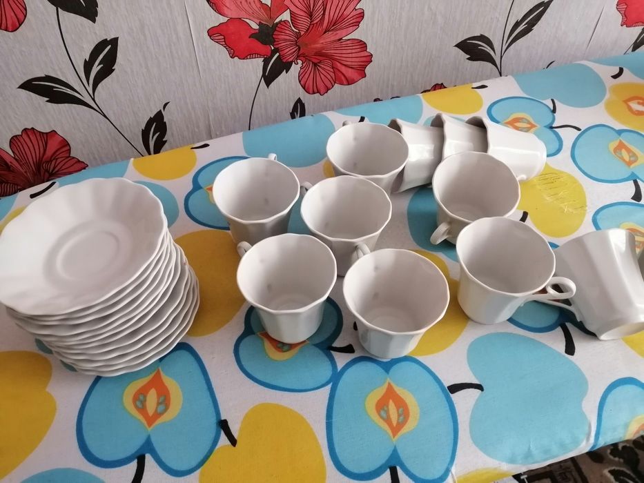 Кофейные чашки и тарелочки