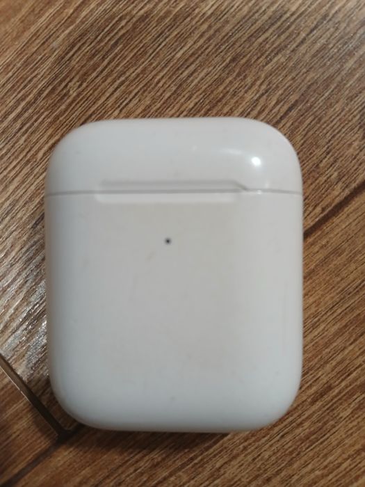Продам AirPods (бу), працює тільки один