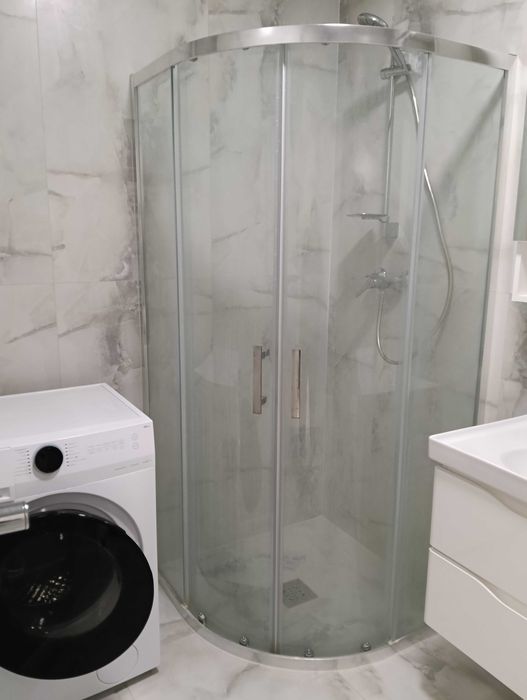 Сучасна 2 к Озерна + паркомісце,ліфт працює постійно..