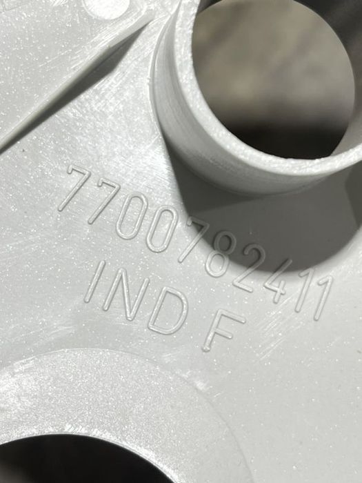 Tampão de roda 13 Renault 19 Modelo Mondial 7700782411