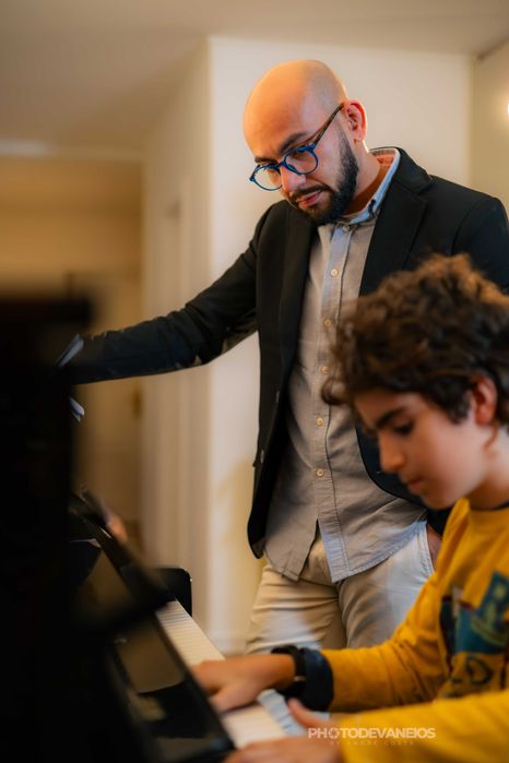 "Aprenda Piano de Forma Divertida. PianoTeacher, I speak English