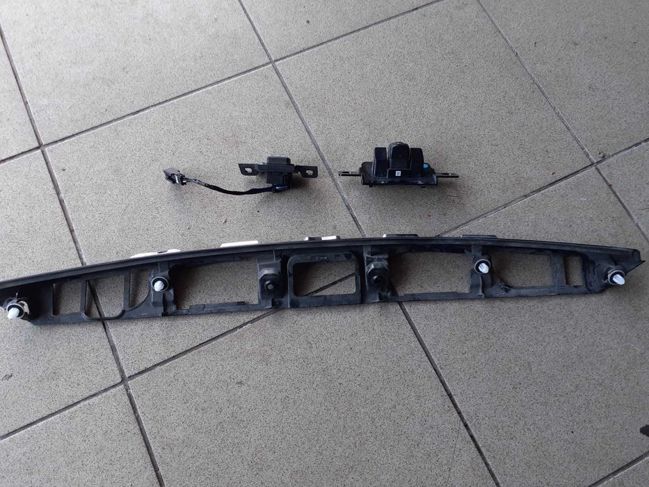 Toyota Camry  19 -  Listwy progowe L+R