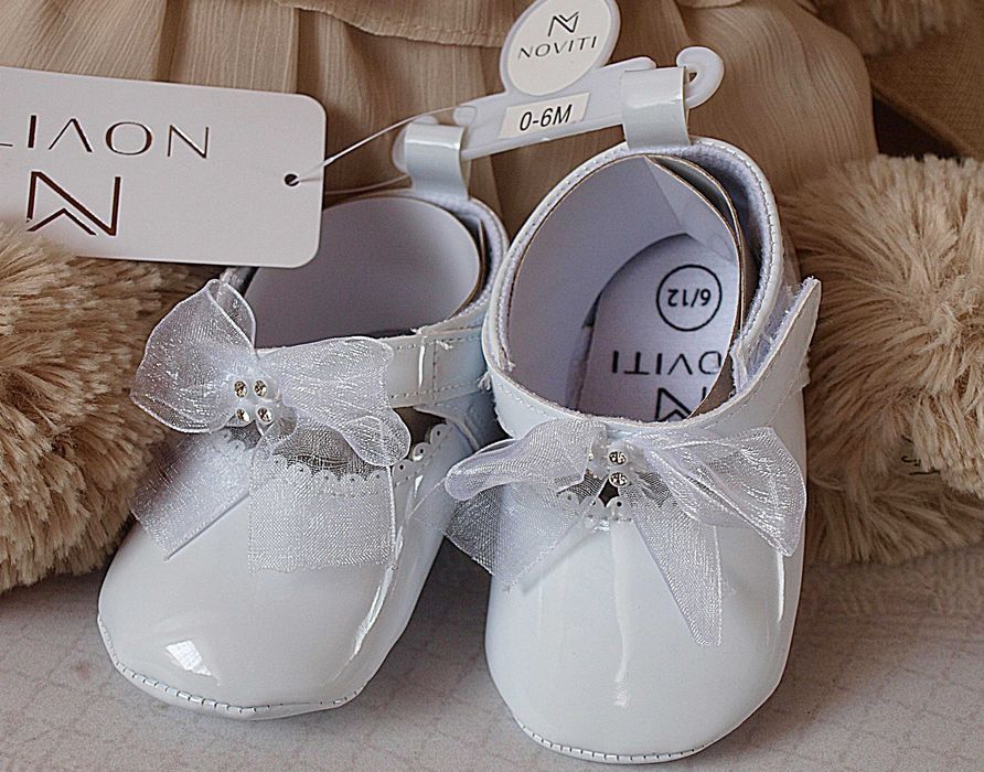 Białe lakierowane buciki do chrztu z kokardką rozm 10,11