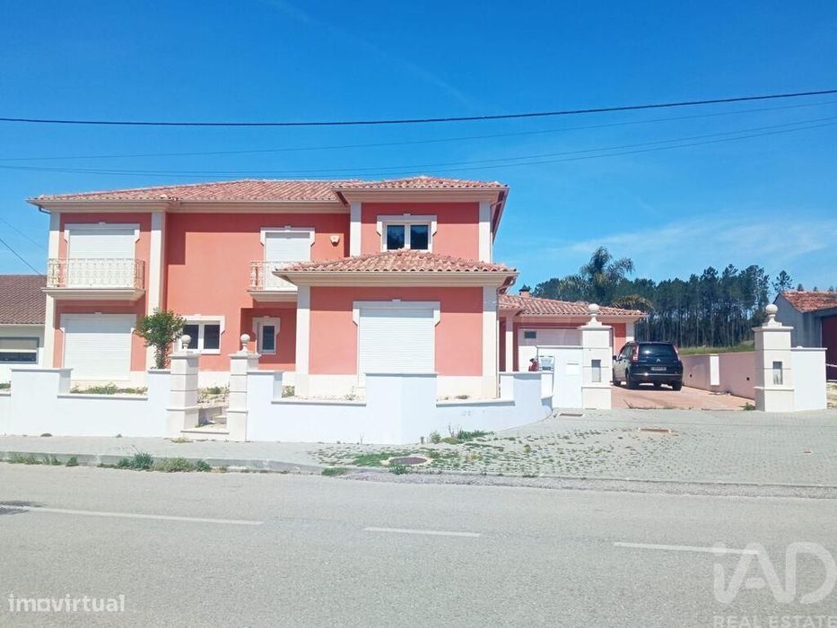 Casa T6 em Bidoeira de Cima de 372,00 m2