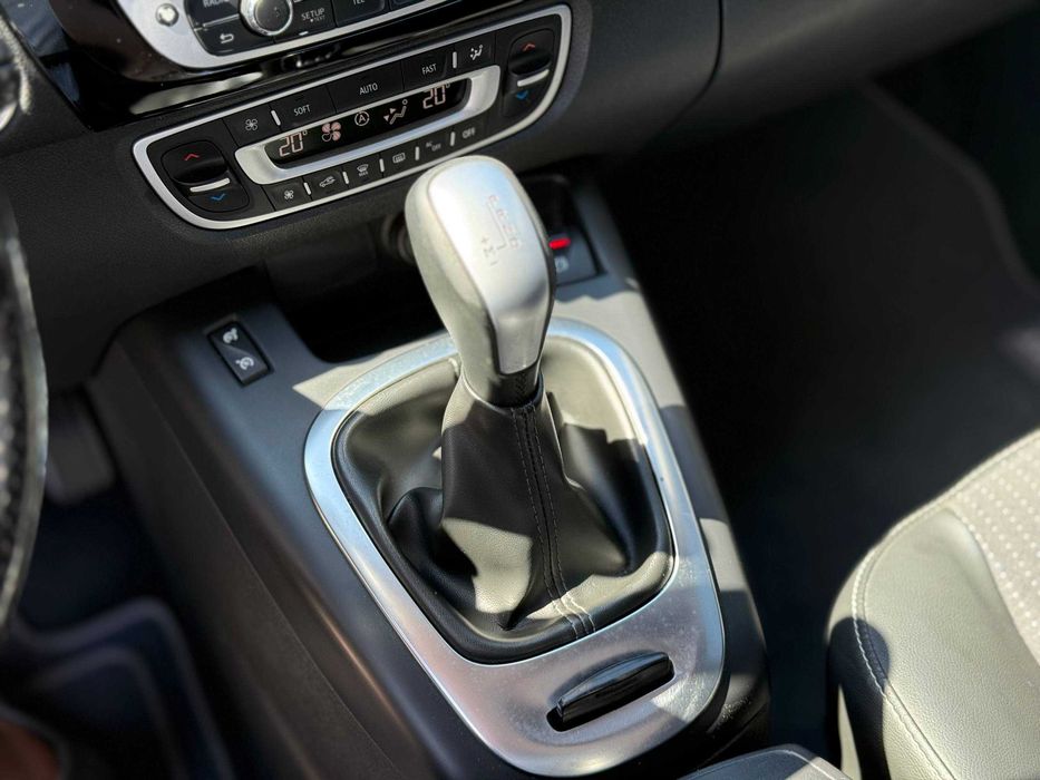 Renault Grand Scenic 2012
