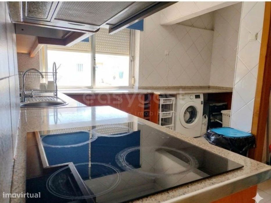 Apartamento central T2 na Moita em bom estado