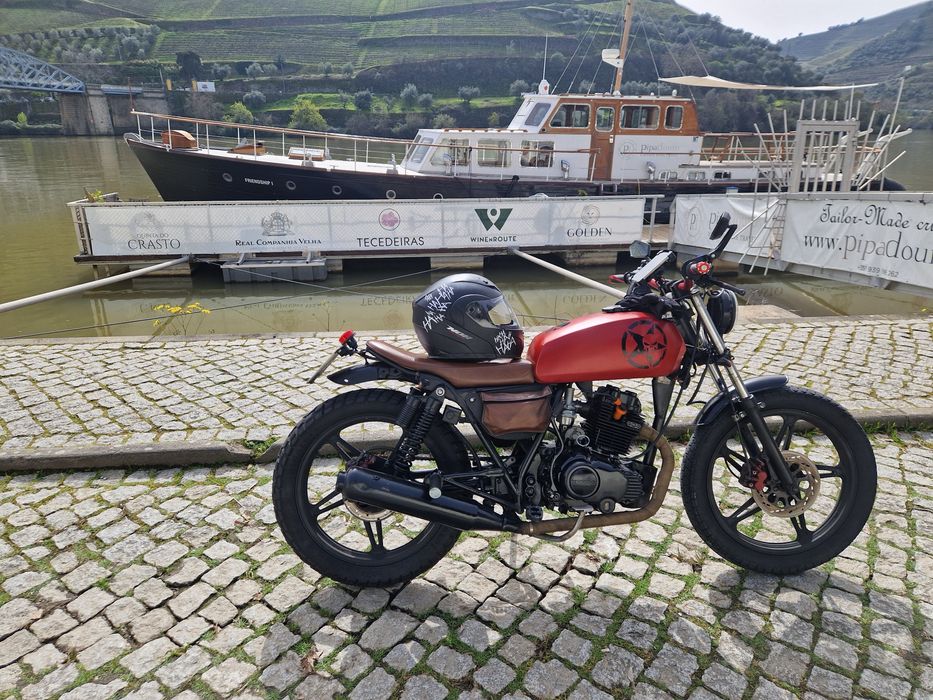 Moto cafe racer 125 4t 11kw