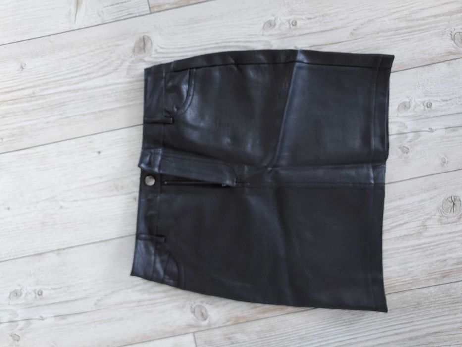 Skórzana spódnica Reserved