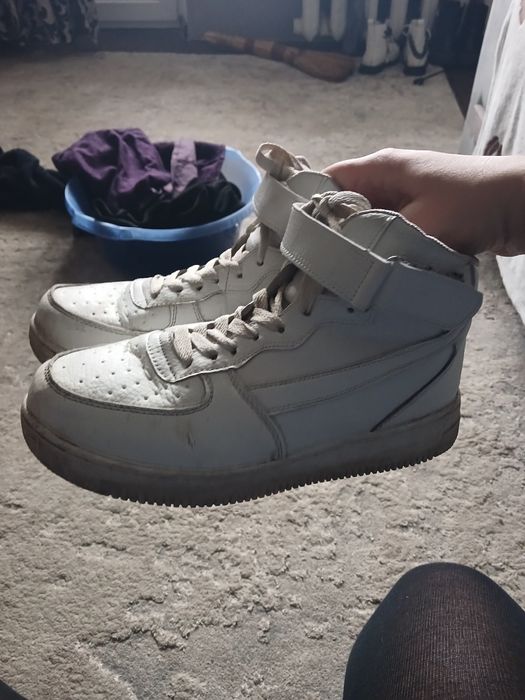 Продам кросівки білі