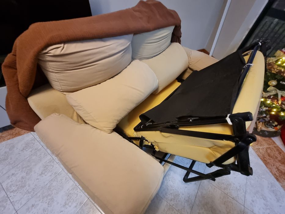 Sofá-cama de dois lugares à venda