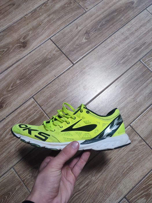 Бігові кросівки Brooks T7