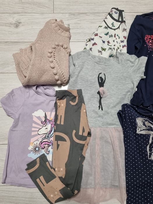 Zestaw ubranek dziewczęcych