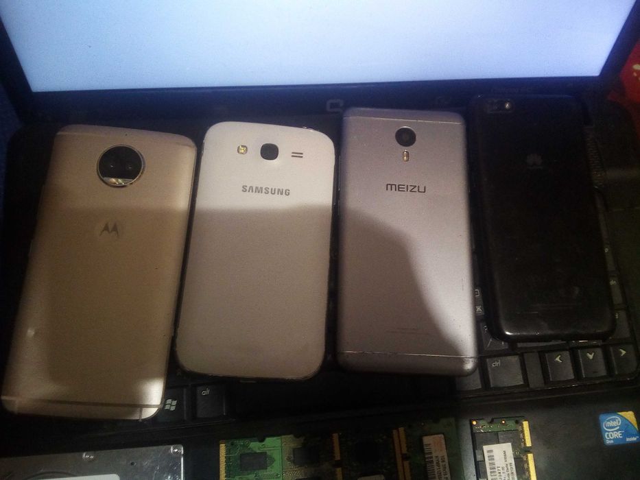 Ноутбук +4 телефона цена за все