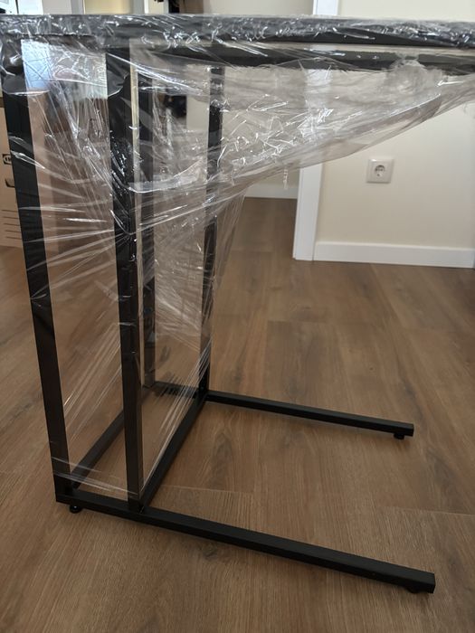 Mesa de apoio VITTSJÖ (IKEA) em otimo estado