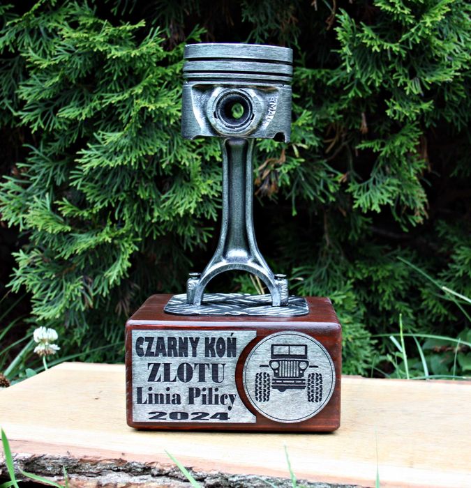 Puchar Statuetka Tłok Patyna Metal Art