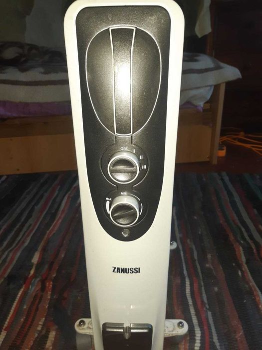 Масляний обігрівач Zanussi на колесах, б/у, рабочий, радиатор.