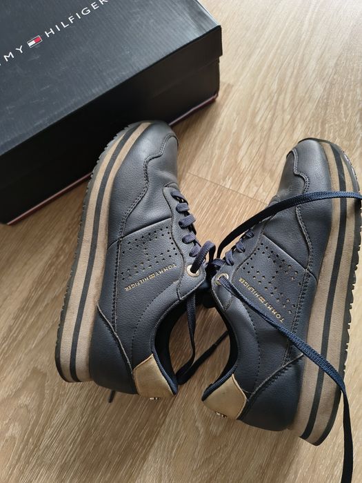 Buty Tommy Hilfiger rozm.38. granatowe