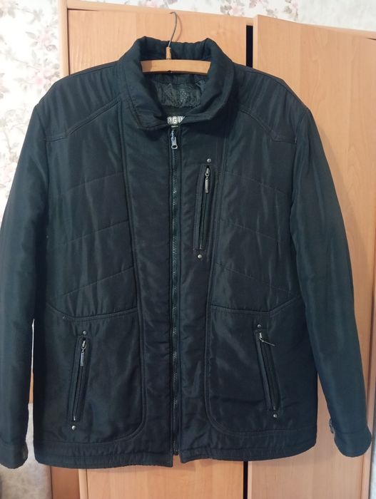 Продам чорну куртку