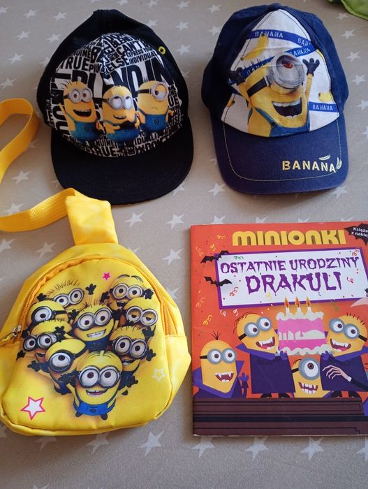 Czapki z daszkiem , torebka , książka Minionki 2-5 lat