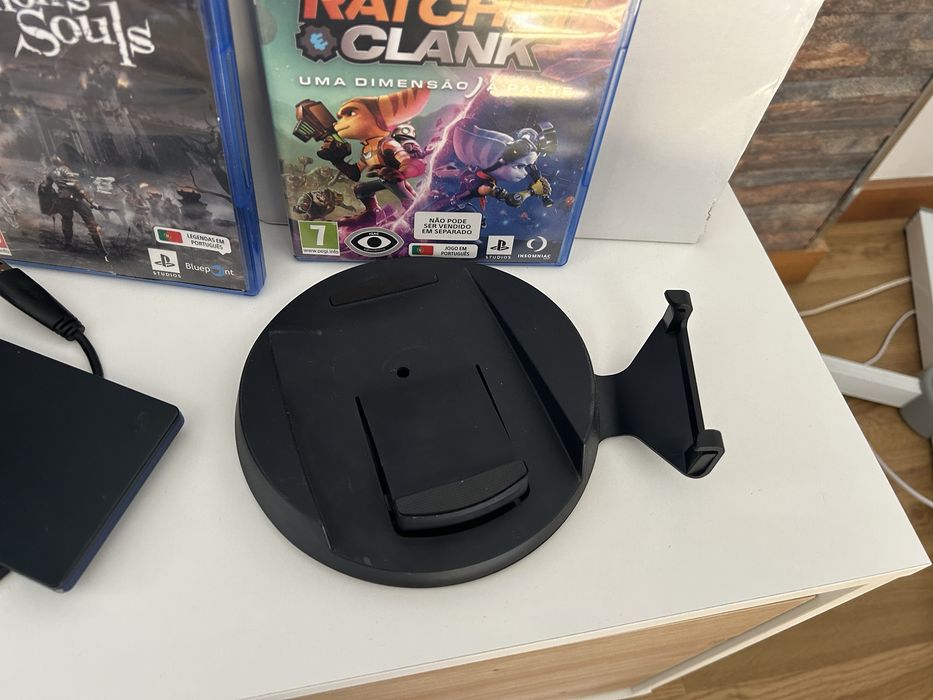 PlayStation 5 1TB + 2 Comandos + 2 Jogos