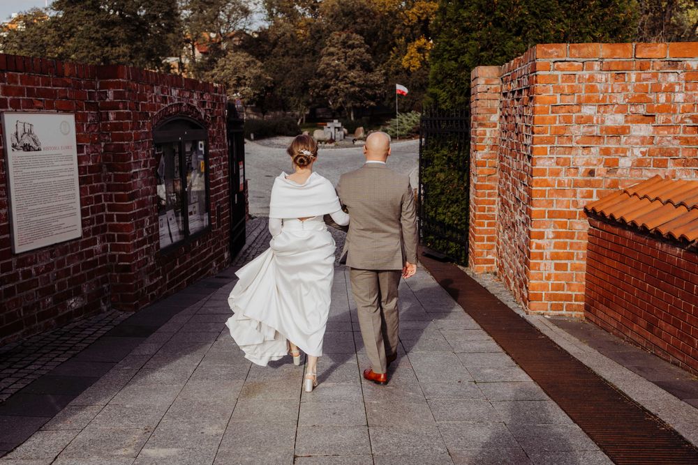 Suknia ślubna z podpinanym trenem