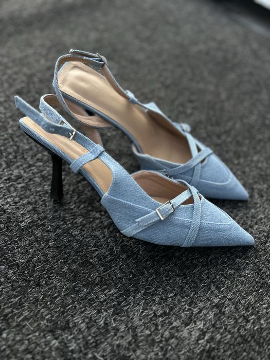 Стильні нові літні туфлі