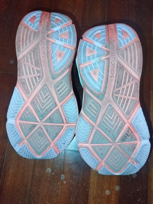 Tênis corrida brooks