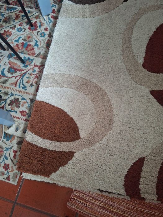 4 tapetes made in Dubai em bom estado . Medidas  80 x 1.50 cm