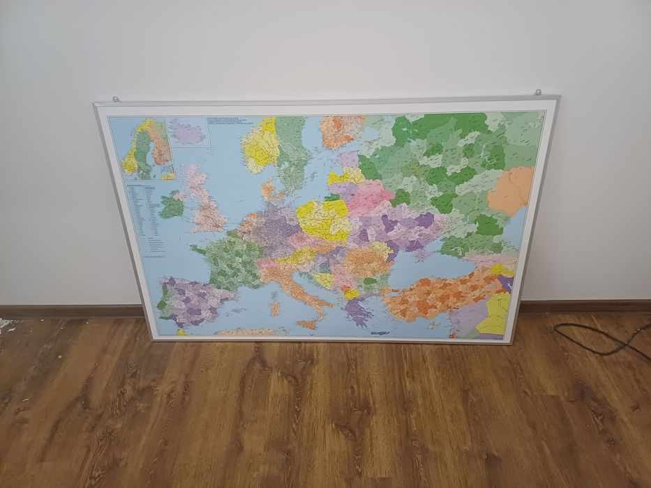 Mapa Europy w metalowej ramie