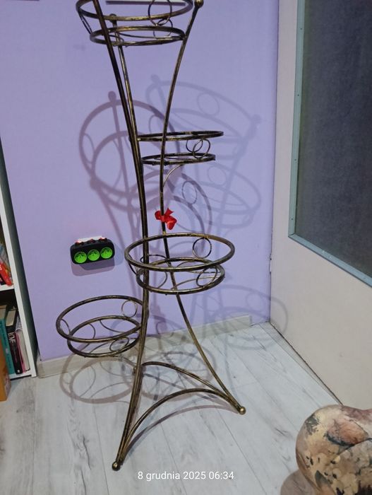 Kwietnik na 4 kwiaty