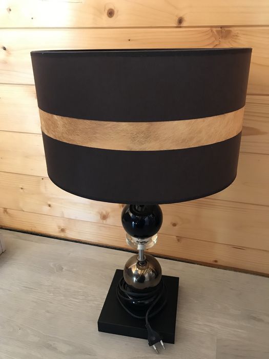 Candeeiro e 2 garrafas