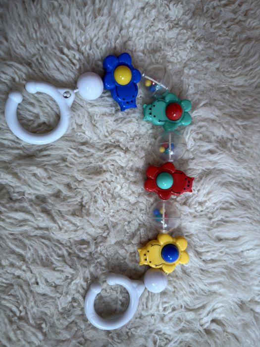 Oddam zabawki grzechotki