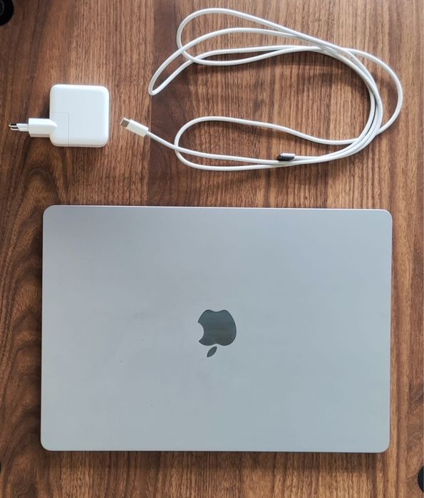 Macbook 15” 16gb // 1 TB 100% bateria 2024